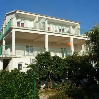 Apartments with parking space Rogoznica - 21200