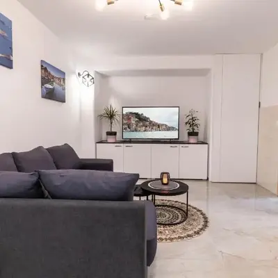 Apartments Bonis I