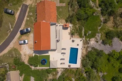 Bazen u objektu La casa Gidora ili u blizini