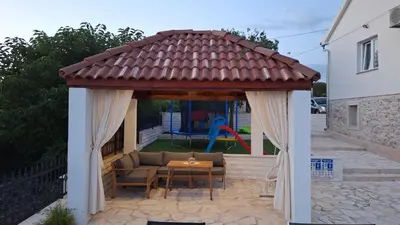 Bazen u objektu La casa Gidora ili u blizini