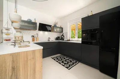 Kuhinja ili čajna kuhinja u objektu Villa More Vodice