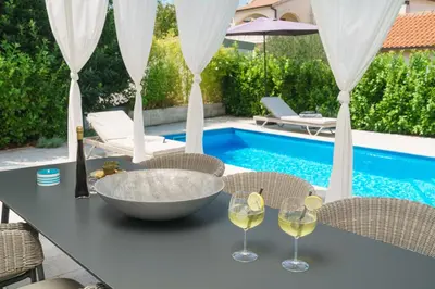 Bazen u objektu Villa More Vodice ili u blizini