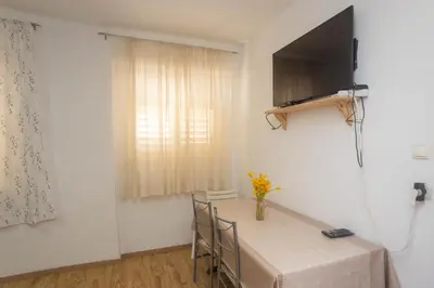 TV i/ili zabavni centar u objektu Apartments Near Hangar beach