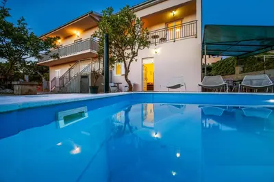 Bazen u objektu House Jakov ili u blizini