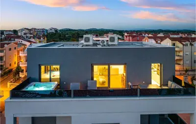 Bazen u objektu 3 Bedroom Amazing Apartment In Vodice ili u blizini