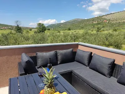 Pogled na planine ili pogled na planine iz vikendica