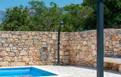 Bazen u objektu Nice Home In Trbounje With Wifi ili u blizini