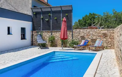 Bazen u objektu Nice Home In Trbounje With Wifi ili u blizini