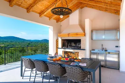 Pogled na planine ili pogled na planine iz vila
