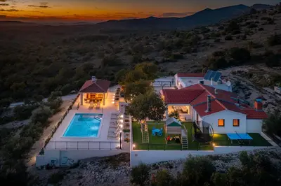 Bazen u objektu Villa La Meravigliosa ili u blizini