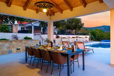 Bazen u objektu Villa La Meravigliosa ili u blizini