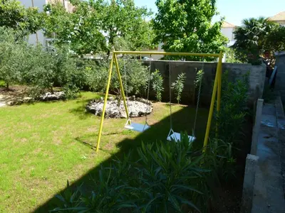 Vrt u objektu Apartment Ukić by Interhome