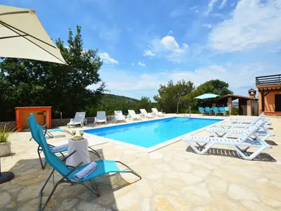 Bazen u objektu Apartment Bilice by Interhome ili u blizini
