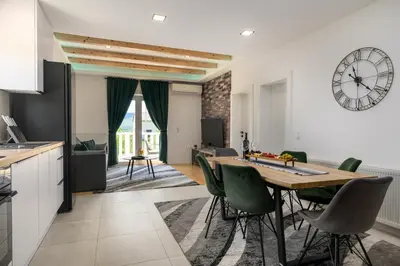 Kuhinja ili čajna kuhinja u objektu Divine Apartment Drnis - 