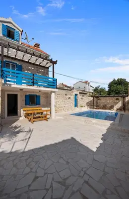 Bazen u objektu House AnaDora with pool - Zlarin ili u blizini