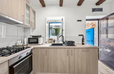 Kuhinja ili čajna kuhinja u objektu House AnaDora with pool - Zlarin
