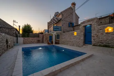 Bazen u objektu House AnaDora with pool - Zlarin ili u blizini