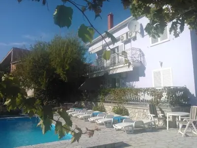 Bazen u objektu Apartment Jerine 2 ili u blizini
