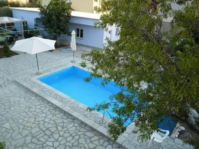 Bazen u objektu Apartment Jerine 4 ili u blizini