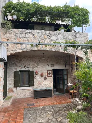 Zgrada u kojoj se nalazi apartman