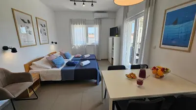 Krevet ili kreveti u jedinici u objektu WhiteHouse Brodarica SKY Apartment - close to Beach with Restaurant
