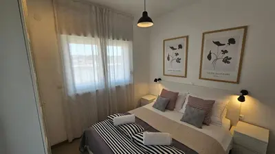 Krevet ili kreveti u jedinici u objektu WhiteHouse Brodarica SKY Apartment - close to Beach with Restaurant
