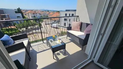 Balkon ili terasa u objektu WhiteHouse Brodarica SKY Apartment - close to Beach with Restaurant