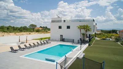 Bazen u objektu Rooftop House Vodice ili u blizini