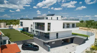 Bazen u objektu Rooftop House Vodice ili u blizini