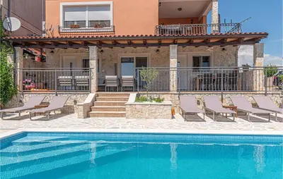 Bazen u objektu 3 Bedroom Lovely Apartment In Vrpolje ili u blizini