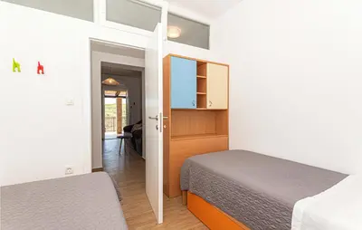 Krevet ili kreveti u jedinici u objektu 3 Bedroom Lovely Apartment In Vrpolje