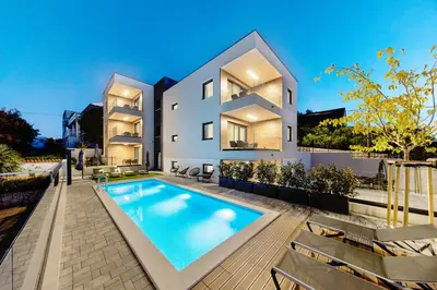 Bazen u objektu Villa Urban ili u blizini