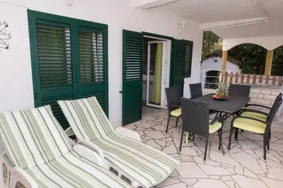 Popločani dio dvorišta ili vanjski dio objekta Apartment Matija