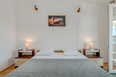 Krevet ili kreveti u jedinici u objektu Seafront apt with terrace 4 bedrooms and mooring