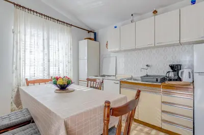 Kuhinja ili čajna kuhinja u objektu Seafront apt with terrace 4 bedrooms and mooring