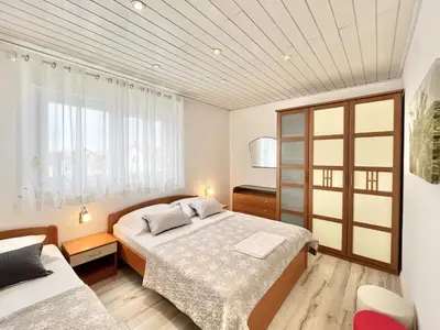 Krevet ili kreveti u jedinici u objektu Apartments with parking space Vodice - 21305