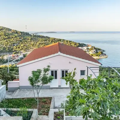 Apartments with parking space Bilo