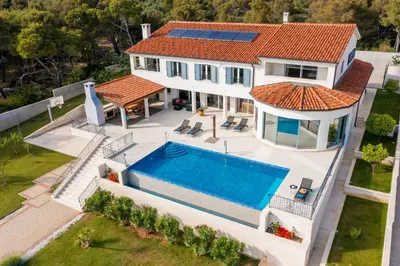 Bazen u objektu Villa Luxury Maja Zablace ili u blizini