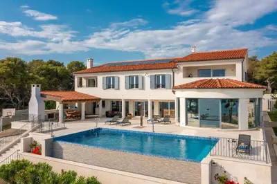 Bazen u objektu Villa Luxury Maja Zablace ili u blizini