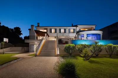 Bazen u objektu Villa Luxury Maja Zablace ili u blizini