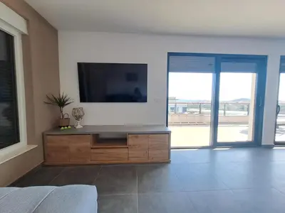 TV i/ili zabavni centar u objektu VODICE HILLS
