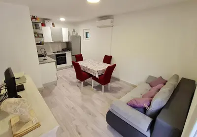Kuhinja ili čajna kuhinja u objektu House Maja
