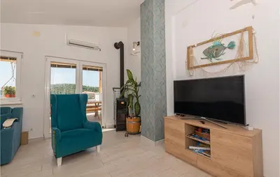 TV i/ili zabavni centar u objektu 2 Bedroom Lovely Apartment In Rogoznica