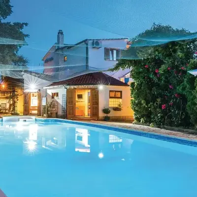 Lovely Home In Rogoznica With Jacuzzi