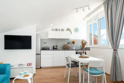 Kuhinja ili čajna kuhinja u objektu ABI Attic Apartment