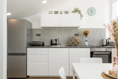 Kuhinja ili čajna kuhinja u objektu ABI Attic Apartment