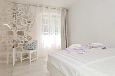 Krevet ili kreveti u jedinici u objektu Stone House apartments in the center of Murter town