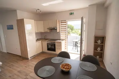 Kuhinja ili čajna kuhinja u objektu Pave&Ema apartman
