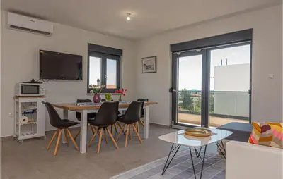 Kuhinja ili čajna kuhinja u objektu Amazing Apartment In Vodice With Wifi