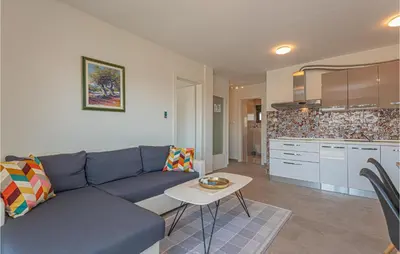 Kuhinja ili čajna kuhinja u objektu Amazing Apartment In Vodice With Wifi